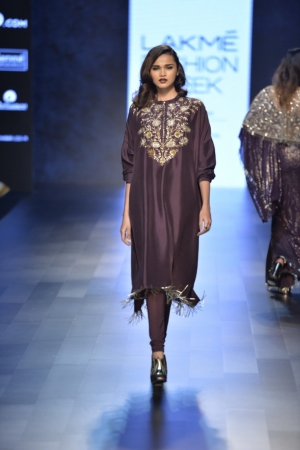 1.2 Payal Singhal's incredibly designed outfits 