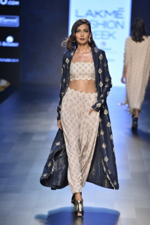 1.4 Payal Singhal's incredibly designed outfits 