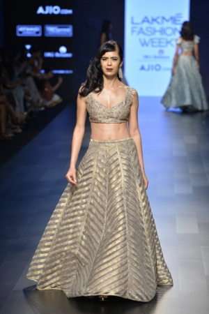 1.5 Payal Singhal's incredibly designed outfits 